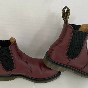 DR. Martens 2976 womens chelsea vegan boots cherry